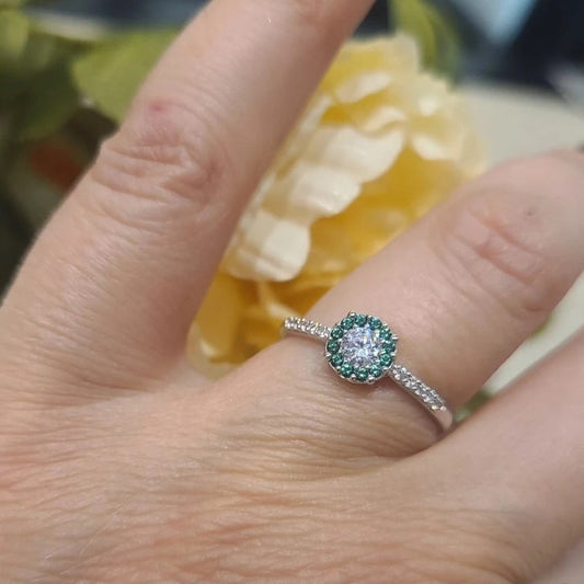 Anello Solitario Magic con Verde in Oro Bianco