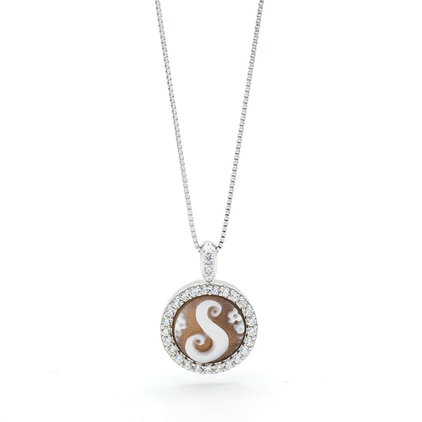Collana in argento con lettera S in cammeo