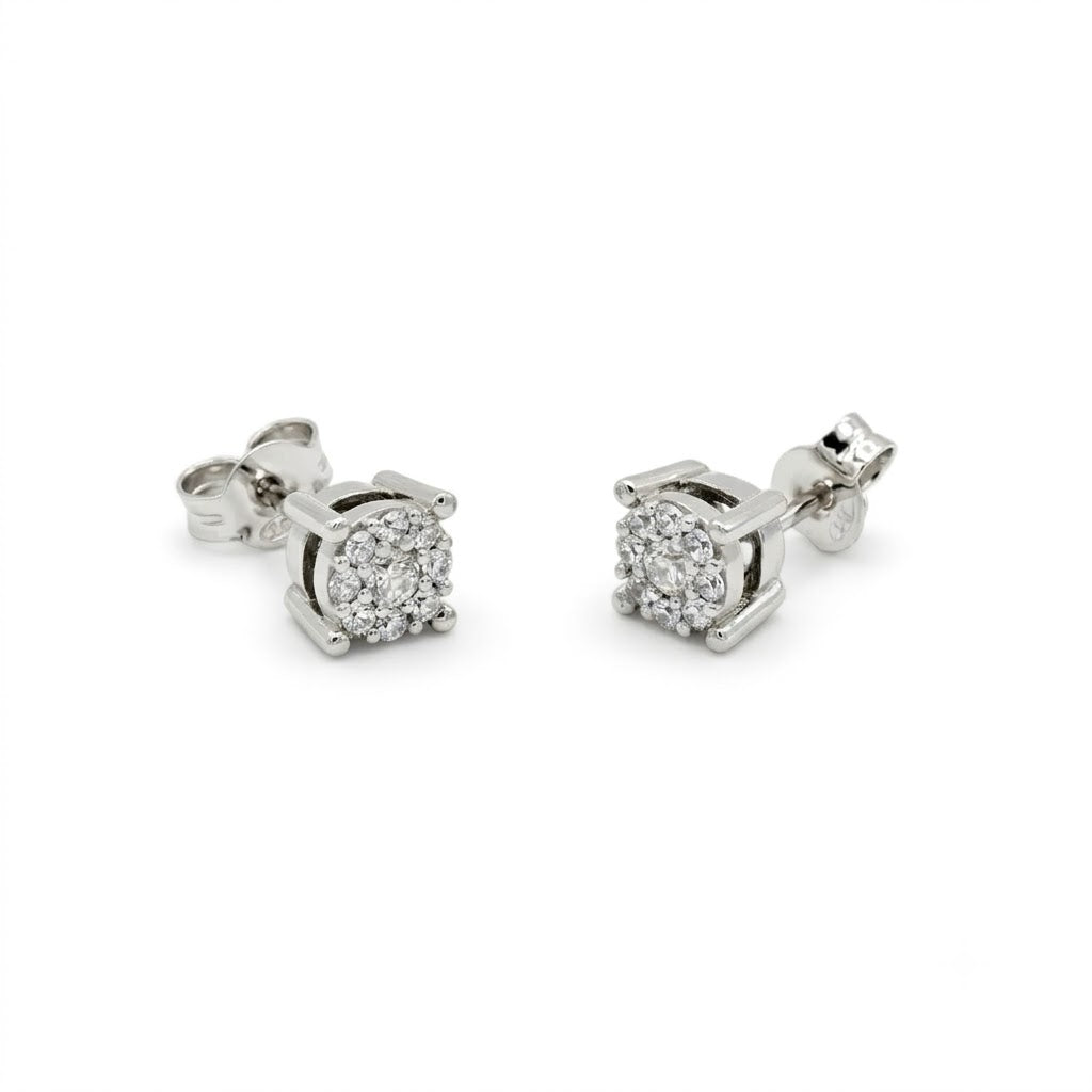 Orecchini a Lobo in Argento 925 con Zirconi e Montatura a 4 Griffe