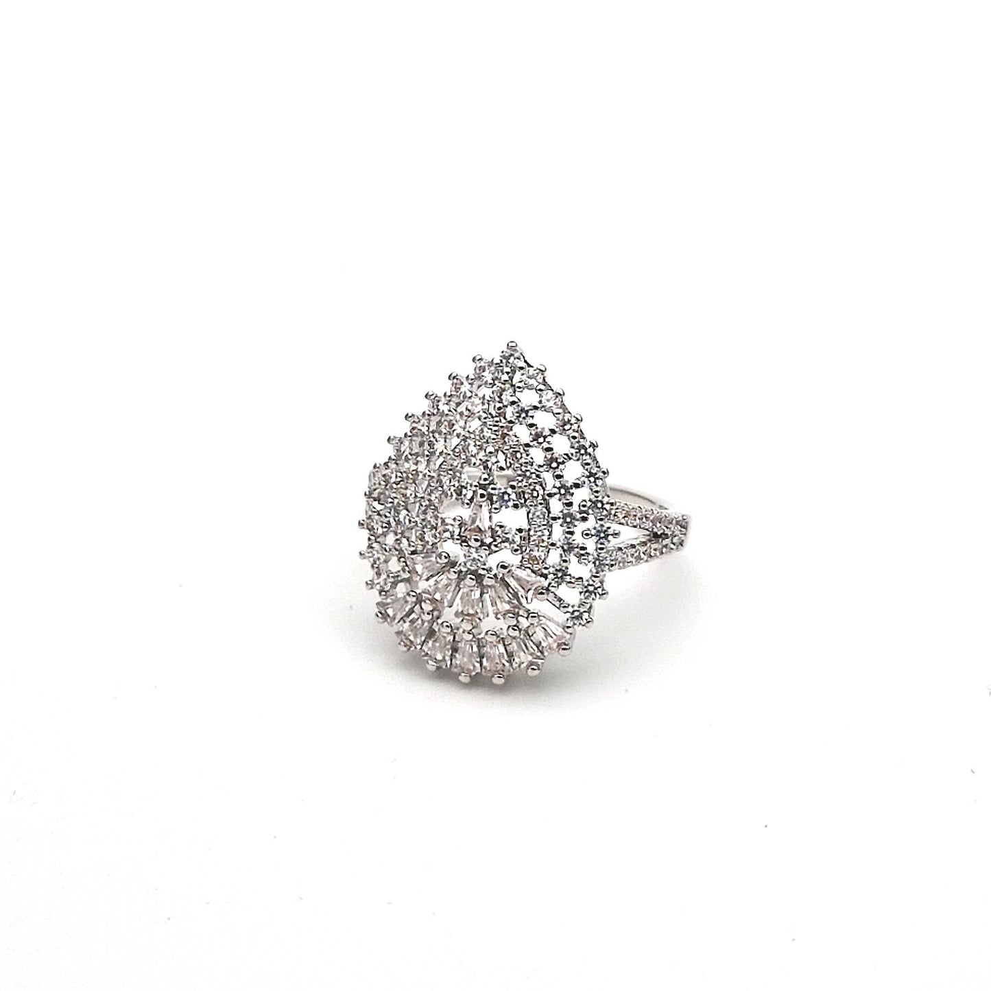 Anello a goccia argentato