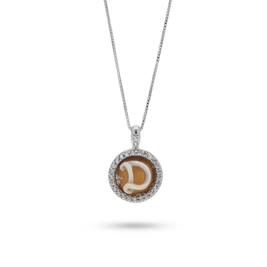 Collana in Argento con Cammeo Iniziale "D" e Zirconi Bianchi Cammei e Corallo
