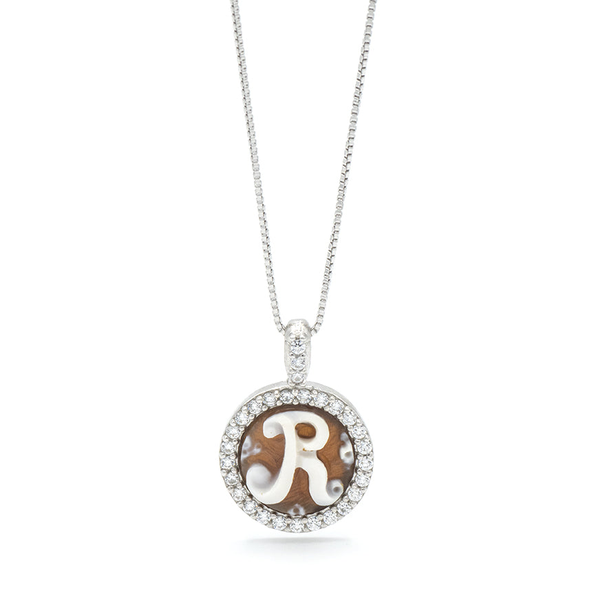 Collana in argento con lettera R in cammeo