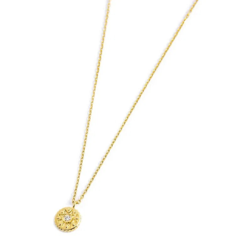 Collana in Acciaio Dorato con Medaglietta Sole Pendente e Zircone